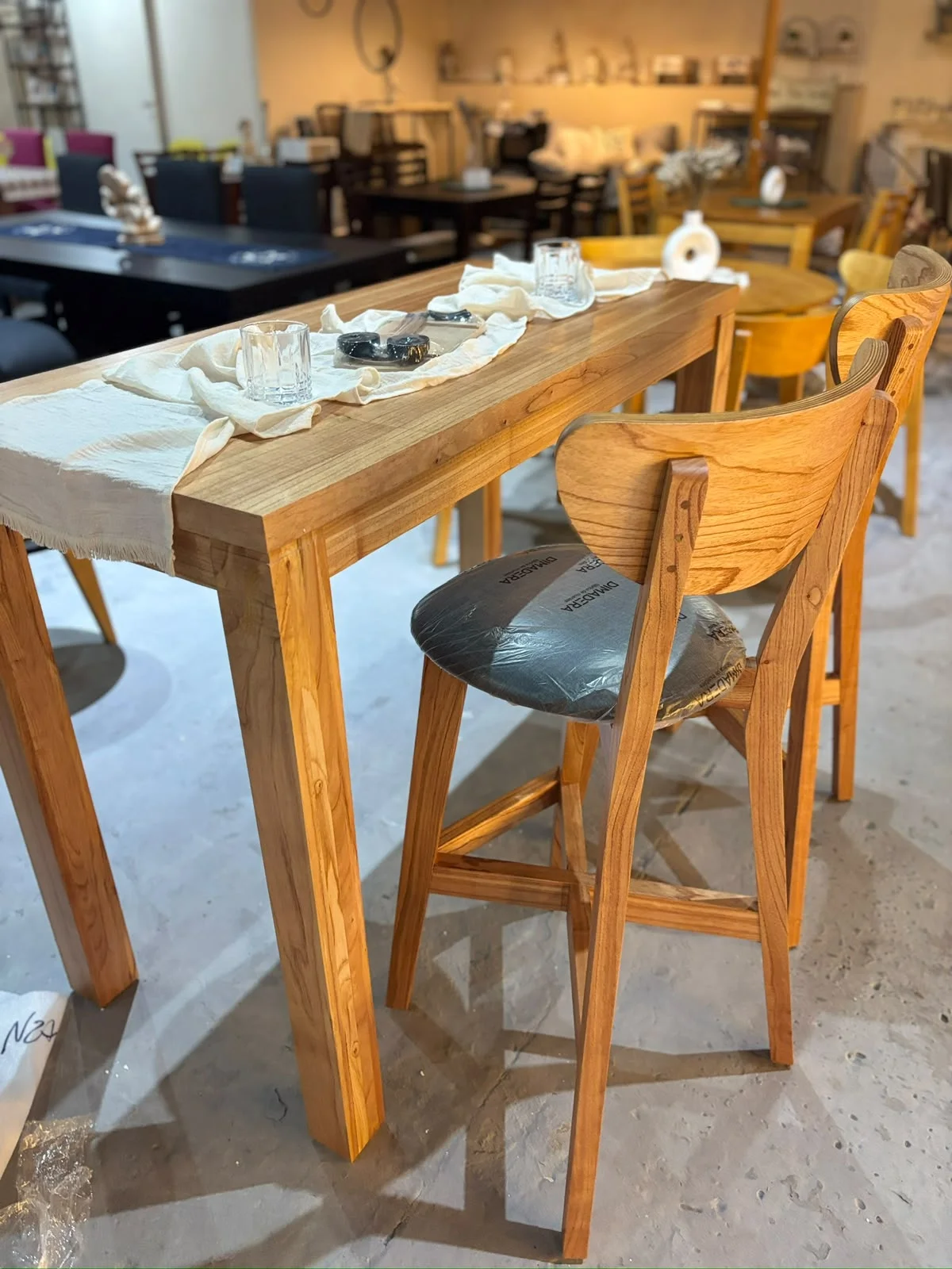 BARRA Y BANQUETAS EPIFANIA